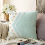 - Sonil-K-8256-Gorsel1 - Realhomes  Renkli Zeminli Geometrik Desenli Dijital Baskılı Modern Raşel Kadife Yastık Kırlent Kılıfı Realhomes