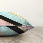 - Sonil-K-8259-Gorsel3 - Realhomes  Renkli Zemin Üzerinde Gold Detaylı Geometrik Çizimli Raşel Kadife Yastık Kırlent Kılıfı Realhomes