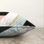 - Sonil-K-8261-Gorsel3 - Realhomes  Renkli Zemin Üzerinde Gold Detaylı Geometrik Çizimli Raşel Kadife Yastık Kırlent Kılıfı Realhomes