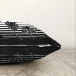 - Sonil-K-8265-Gorsel3 - Realhomes  Siyah Zemin Üzerinde Beyaz Çizgili Palmiye Desenli Modern Raşel Kadife Yastık Kırlent Kılıfı Realhomes