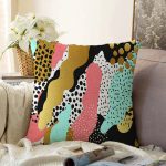 - Sonil-K-8272-Gorsel1 - Realhomes  Beyaz Zemin Üzerinde Gold Detaylı Renkli Geometrik Desenli Raşel Kadife Yastık Kırlent Kılıfı Realhomes