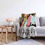 - Sonil-K-8272-Gorsel2 - Realhomes  Beyaz Zemin Üzerinde Gold Detaylı Renkli Geometrik Desenli Raşel Kadife Yastık Kırlent Kılıfı Realhomes