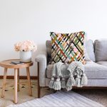 Beyaz Zemin Üzerinde Renkli Geometrik Çizgili Dijital Baskılı Modern Raşel Kadife Yastık Kılıfı Realhomes