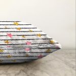 - Sonil-K-8292-Gorsel3 - Realhomes  Beyaz Zemin Üzerinde Siyah Çizgili Renkli Yıldız Desenli Raşel Kadife Yastık Kırlent Kılıfı Realhomes