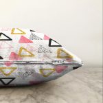 - Sonil-K-8293-Gorsel3 - Realhomes  Beyaz Zemin Üzerinde Renkli Geometrik Desenli Dijital Baskılı Modern Raşel Kadife Yastık Kılıfı Realhomes