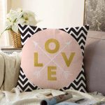 - Sonil-K-8301-Gorsel1 - Realhomes  Siyah Zemin Üzerinde Geometrik Zigzag Desenli Love Yazılı Raşel Kadife Yastık Kırlent Kılıfı Realhomes