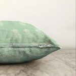 - Sonil-K-8305-Gorsel3 - Realhomes  Pastel Zemin Üzerinde Ananas Desenli Dijital Baskılı Modern Raşel Kadife Yastık Kırlent Kılıfı Realhomes