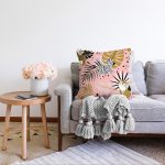 - Sonil-K-8308-Gorsel2 - Realhomes  Pastel Zemin Üzerinde Gold Detaylı Yaprak Desenli Modern Raşel Kadife Yastık Kırlent Kılıfı Realhomes