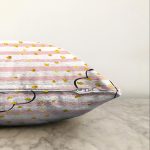 - Sonil-K-8314-Gorsel3 - Realhomes  Beyaz Zemin Üzerinde Gold Detaylı Kalp Desenli Modern Raşel Kadife Yastık Kırlent Kılıfı Realhomes