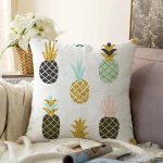 Beyaz Zemin Üzerinde Gold Detaylı Ananas Desenli Modern Raşel Kadife Yastık Kırlent Kılıfı Realhomes