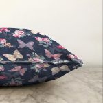 - Sonil-K-8341-Gorsel3 - Realhomes  Renkli Zemin Üzerinde Kelebek Desenli Dijital Baskılı Modern Raşel Kadife Yastık Kırlent Kılıfı Realhomes