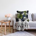 - Sonil-K-8342-Gorsel2 - Realhomes  Siyah Zemin Üzerinde Yaprak Desenli Dijital Baskılı Modern Raşel Kadife Yastık Kırlent Kılıfı Realhomes