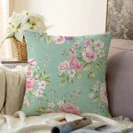 - Sonil-K-8345-Gorsel1 - Realhomes  Renkli Zemin Üzerinde Gül Desenli Dijital Baskılı Modern Raşel Kadife Yastık Kırlent Kılıfı Realhomes