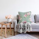 - Sonil-K-8345-Gorsel2 - Realhomes  Renkli Zemin Üzerinde Gül Desenli Dijital Baskılı Modern Raşel Kadife Yastık Kırlent Kılıfı Realhomes