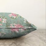 - Sonil-K-8345-Gorsel3 - Realhomes  Renkli Zemin Üzerinde Gül Desenli Dijital Baskılı Modern Raşel Kadife Yastık Kırlent Kılıfı Realhomes