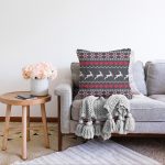 - Sonil-K-8346-Gorsel2 - Realhomes  Siyah Zemin Üzerinde Geyik Desenli Dijital Baskılı Modern Raşel Kadife Yastık Kırlent Kılıfı Realhomes