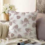 - Sonil-K-8348-Gorsel1 - Realhomes  Beyaz Zemin Üzerinde Kozalak Desenli Dijital Baskılı Modern Raşel Kadife Yastık Kırlent Kılıfı Realhomes