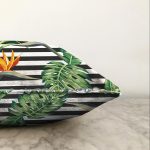 Beyaz Zemin Üzerinde Yeşil Yaprak Desenli Raşel Kadife Yastık Kırlent Kılıfı Realhomes