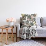 Beyaz Zemin Üzerinde Renkli Puantiyeli Sonbahar Yapraklı Raşel Kadife Yastık Kırlent Kılıfı Realhomes