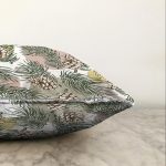 Beyaz Zemin Üzerinde Renkli Puantiyeli Sonbahar Yapraklı Raşel Kadife Yastık Kırlent Kılıfı Realhomes