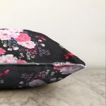 - Sonil-K-8362-Gorsel3 - Realhomes  Siyah Zemin Üzerinde Rengarenk Çiçek Desenli Raşel Kadife Yastık Kırlent Kılıfı Realhomes