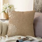 - Sonil-K-8367-Gorsel1 - Realhomes Renkli Zeminli Beyaz Yaprak Desenli Dijital Baskılı Modern Raşel Kadife Yastık Kırlent Kılıfı Realhomes