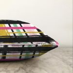 - Sonil-K-8370-Gorsel3 - Realhomes  Beyaz Zemin Üzerinde Renkli Ekose Desenli Raşel Kadife Yastık Kırlent Kılıfı Realhomes