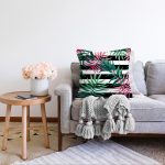 - Sonil-K-8379-Gorsel2 - Realhomes Beyaz Zemin Üzerinde Siyah Beyaz Çizgili Yeşil Yaprak Desenli Raşel Kadife Yastık Kılıfı Realhomes