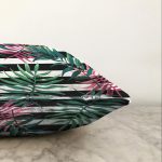 - Sonil-K-8379-Gorsel3 - Realhomes Beyaz Zemin Üzerinde Siyah Beyaz Çizgili Yeşil Yaprak Desenli Raşel Kadife Yastık Kılıfı Realhomes