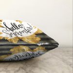 Renkli Zemin Üzerinde Siyah Çizgili Sonbahar Desenli Raşel Kadife Yastık Kırlent Kılıfı Realhomes