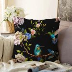 - Sonil-K-8384-Gorsel1 - Realhomes Siyah Zemin Üzerinde Kuş Desenli Dijital Baskılı Modern Raşel Kadife Yastık Kırlent Kılıfı Realhomes