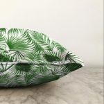 - Sonil-K-8386-Gorsel3 - Realhomes Beyaz Zemin Üzerinde Yeşil Yaprak Desenli Raşel Kadife Yastık Kırlent Kılıfı Realhomes