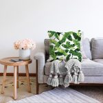 Beyaz Zemin Üzerinde Yeşil Yaprak Desenli Raşel Kadife Yastık Kırlent Kılıfı Realhomes