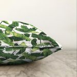 Beyaz Zemin Üzerinde Yeşil Yaprak Desenli Raşel Kadife Yastık Kırlent Kılıfı Realhomes