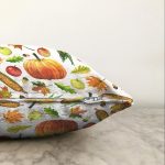 - Sonil-K-8392-Gorsel3 - Realhomes Beyaz Zemin Üzerinde Kabak Desenli Dijital Baskılı Modern Raşel Kadife Yastık Kırlent Kılıfı Realhomes