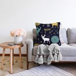 - Sonil-K-8409-Gorsel2 - Realhomes  Renkli Zemin Üzerinde Geyik Desenli Dijital Baskılı Modern Raşel Kadife Yastık Kırlent Kılıfı Realhomes