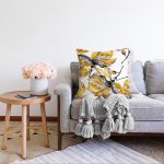 - Sonil-K-8411-Gorsel2 - Realhomes  Beyaz Zemin Üzerinde Gold Detaylı Yaprak Desenli Modern Raşel Kadife Yastık Kırlent Kılıfı Realhomes