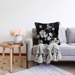 - Sonil-K-8417-Gorsel2 - Realhomes  Siyah Zeminli Beyaz Çiçek Desenli Dijital Baskılı Modern Raşel Kadife Yastık Kırlent Kılıfı Realhomes