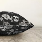 - Sonil-K-8417-Gorsel3 - Realhomes  Siyah Zeminli Beyaz Çiçek Desenli Dijital Baskılı Modern Raşel Kadife Yastık Kırlent Kılıfı Realhomes