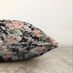 - Sonil-K-8424-Gorsel3 - Realhomes Rengarenk Zemin Üzerinde Çiçek Desenli Dijital Baskılı Modern Raşel Kadife Yastık Kırlent Kılıfı Realhomes