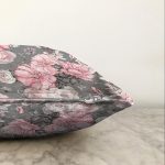 Rengarenk Zemin Üzerinde Çiçek Desenli Dijital Baskılı Modern Raşel Kadife Yastık Kırlent Kılıfı Realhomes