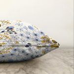 Beyaz Zemin Üzerinde Rengarenk Çiçek Desenli Raşel Kadife Yastık Kırlent Kılıfı Realhomes