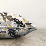 - Sonil-K-8438-Gorsel3 - Realhomes  Beyaz Zemin Üzerinde Gold Detaylı Yaprak Desenli Modern Raşel Kadife Yastık Kırlent Kılıfı Realhomes