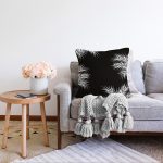 - Sonil-K-8440-Gorsel2 - Realhomes  Siyah Zemin Üzerinde Beyaz Yaprak Desenli Raşel Kadife Yastık Kırlent Kılıfı Realhomes