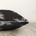 - Sonil-K-8440-Gorsel3 - Realhomes  Siyah Zemin Üzerinde Beyaz Yaprak Desenli Raşel Kadife Yastık Kırlent Kılıfı Realhomes