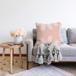 - Sonil-K-8441-Gorsel2 - Realhomes  Pastel Zeminli Beyaz Yaprak Desenli Dijital Baskılı Modern Raşel Kadife Yastık Kırlent Kılıfı Realhomes