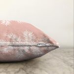 - Sonil-K-8441-Gorsel3 - Realhomes  Pastel Zeminli Beyaz Yaprak Desenli Dijital Baskılı Modern Raşel Kadife Yastık Kırlent Kılıfı Realhomes