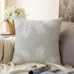 - Sonil-K-8442-Gorsel1 - Realhomes Pastel Zeminli Beyaz Yaprak Desenli Dijital Baskılı Modern Raşel Kadife Yastık Kırlent Kılıfı Realhomes