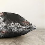 - Sonil-K-8443-Gorsel3 - Realhomes  Siyah Zemin Üzerinde Beyaz Yaprak Desenli Raşel Kadife Yastık Kırlent Kılıfı Realhomes