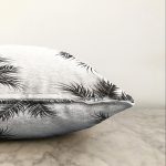 - Sonil-K-8444-Gorsel3 - Realhomes  Beyaz Zemin Üzerinde Siyah Yaprak Desenli Raşel Kadife Yastık Kırlent Kılıfı Realhomes